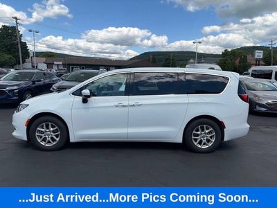 2022 Chrysler Voyager LX