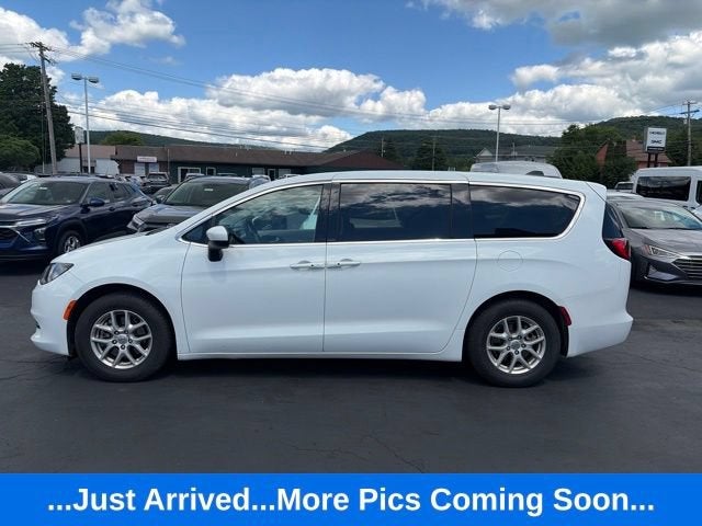 2022 Chrysler Voyager LX