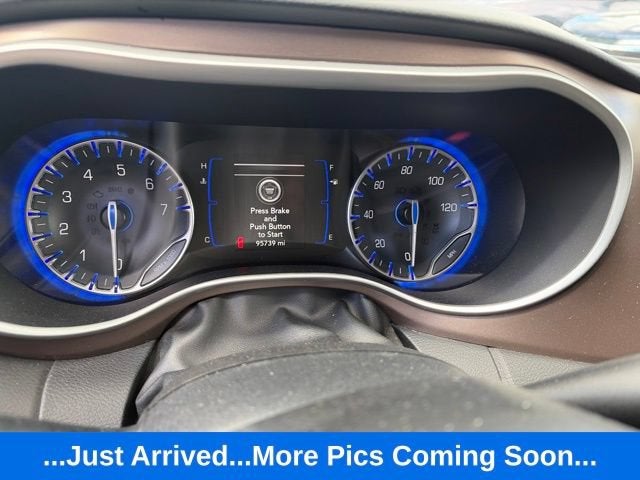 2022 Chrysler Voyager LX